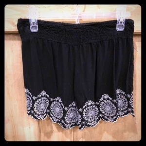 Embroidered Short SZ L